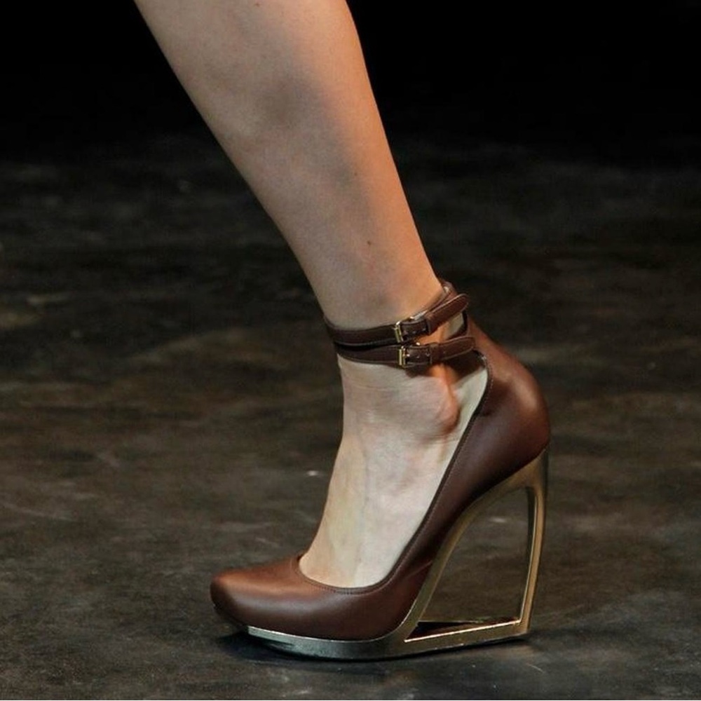LANVIN FW 2011 Rare Brown Leather Heels with Metal Heel